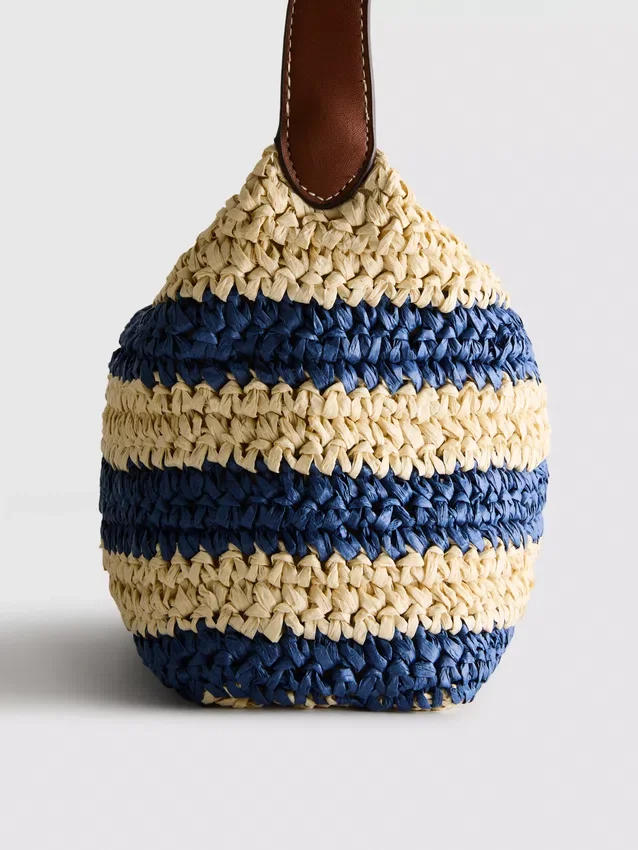 Randig axelväska i raffia