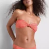 Randig bandeau-bikinitopp med knutdetaljer