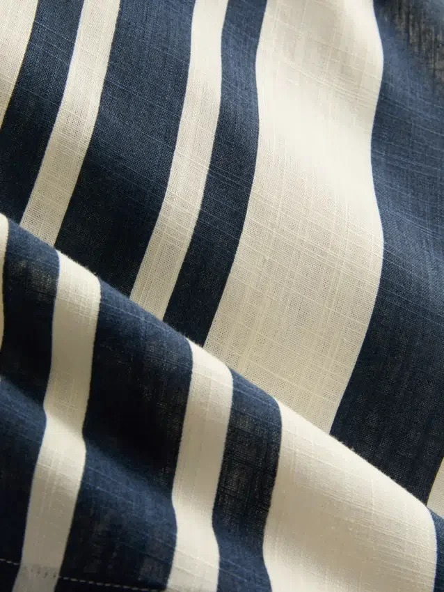 Randig blus med spetsig nederkant