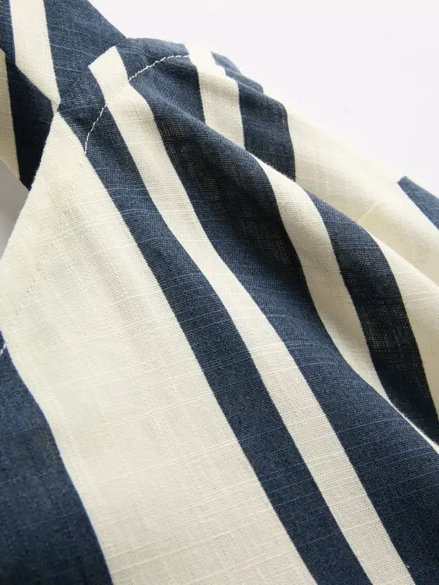 Randig blus med spetsig nederkant