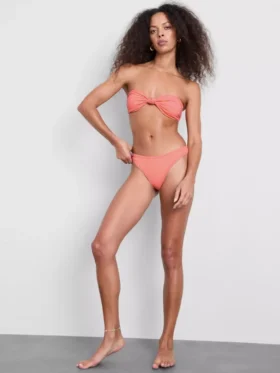Randiga brasilianska bikinitrosor