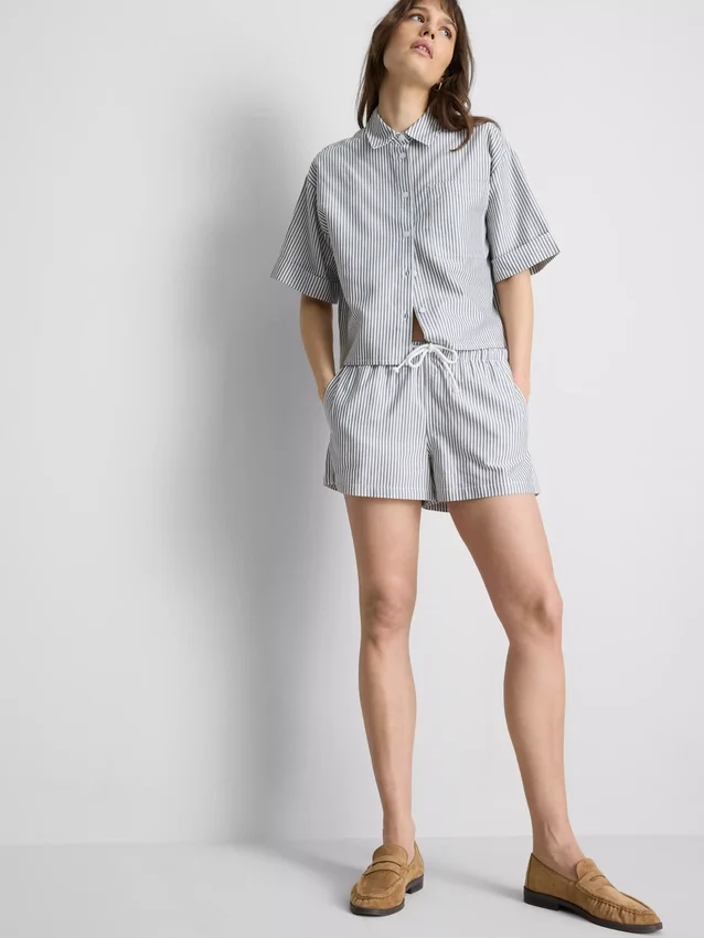 Randiga oxfordshorts med hög midja