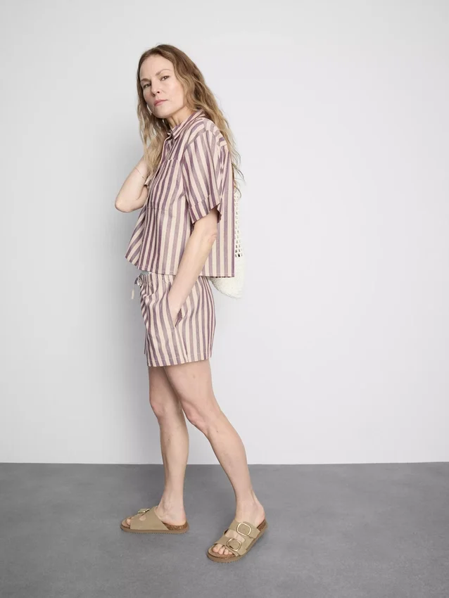 Randiga oxfordshorts med hög midja