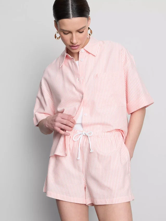 Randiga oxfordshorts med hög midja