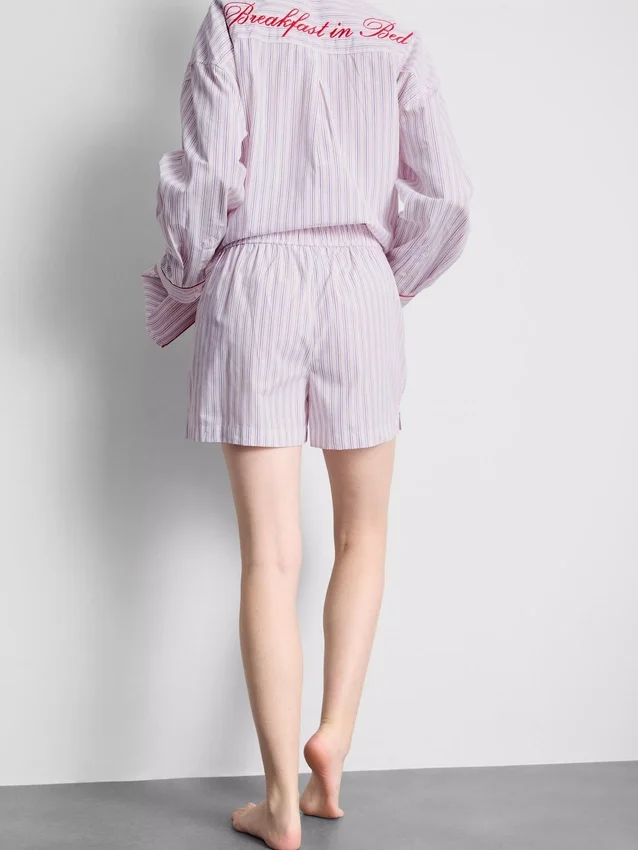 Randiga pyjamasar-shorts i bomull