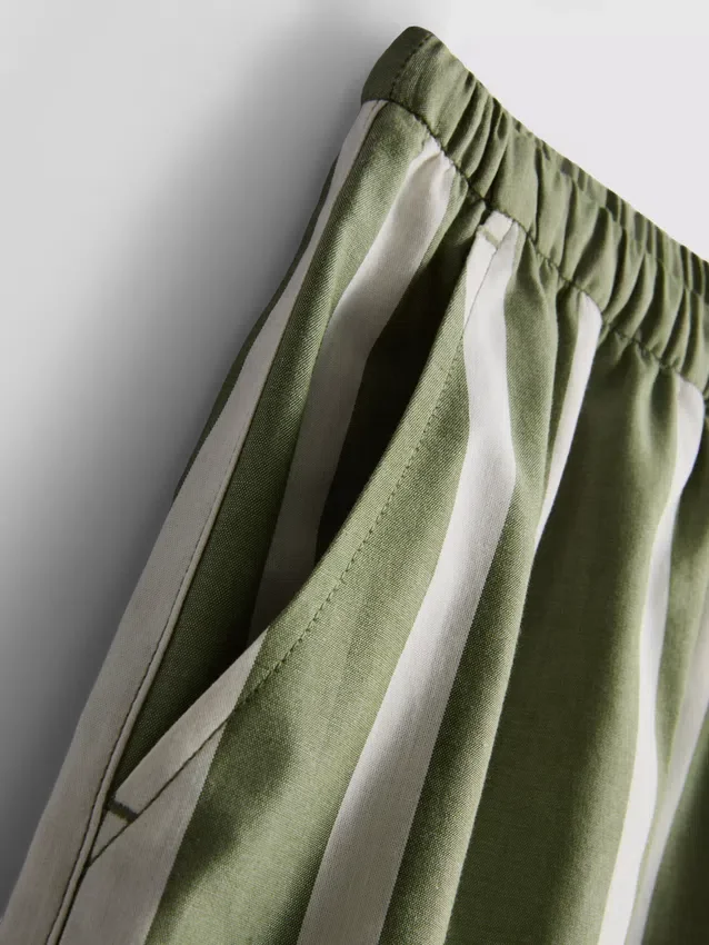 Randiga shorts i bomullspoplin