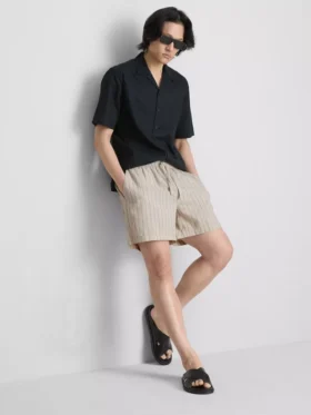 Randiga shorts i linneblandning