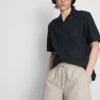 Randiga shorts i linneblandning