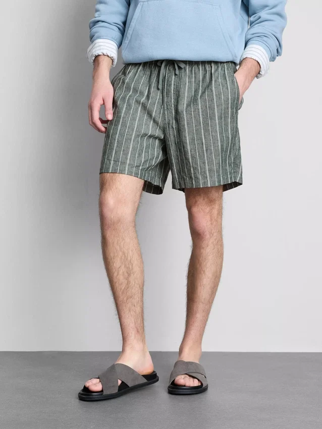 Randiga shorts i linneblandning