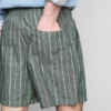 Randiga shorts i linneblandning