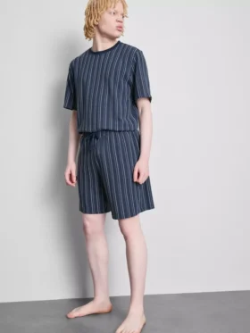 Randiga shorts med pyjamasar