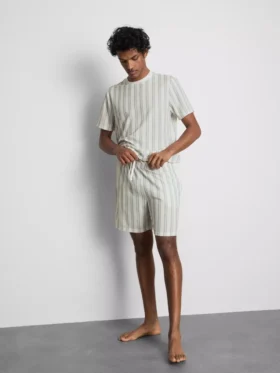 Randiga shorts med pyjamasar