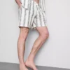 Randiga shorts med pyjamasar