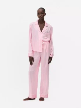 Randige pyjamasar i satin