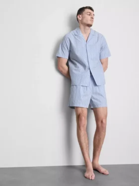 Randige pyjamasar med knappar