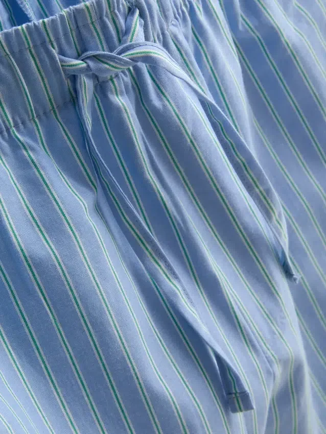 Randigt pyjamas-set med korta shorts