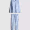 Randigt pyjamas-set med långa ärmar