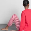 Randigt pyjamaset med Hello Kitty