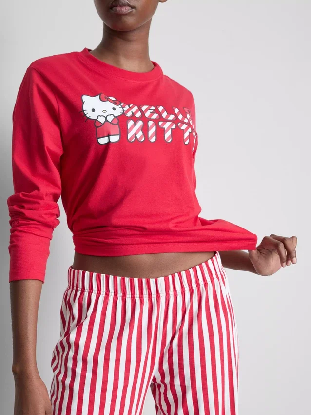 Randigt pyjamaset med Hello Kitty