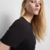 Ribbad, figurnära miniklänning i T-shirt-stil