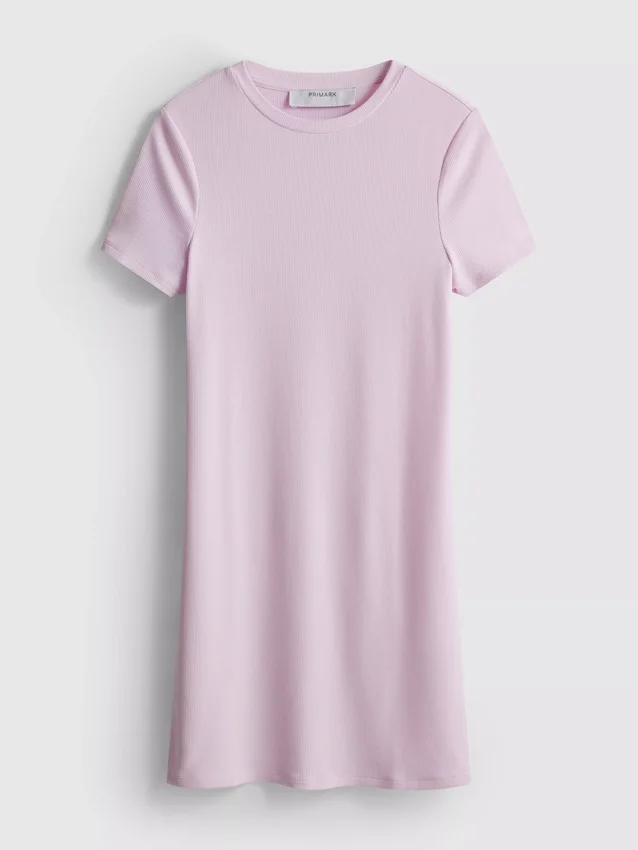 Ribbad, figurnära miniklänning i T-shirt-stil