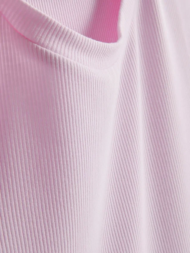 Ribbad, figurnära miniklänning i T-shirt-stil