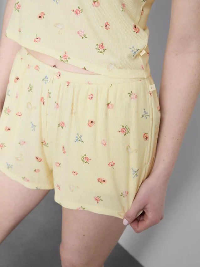 Ribbade pyjamashorts med blommönster