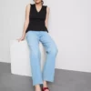 Ärmlös topp med V-ringning och peplum