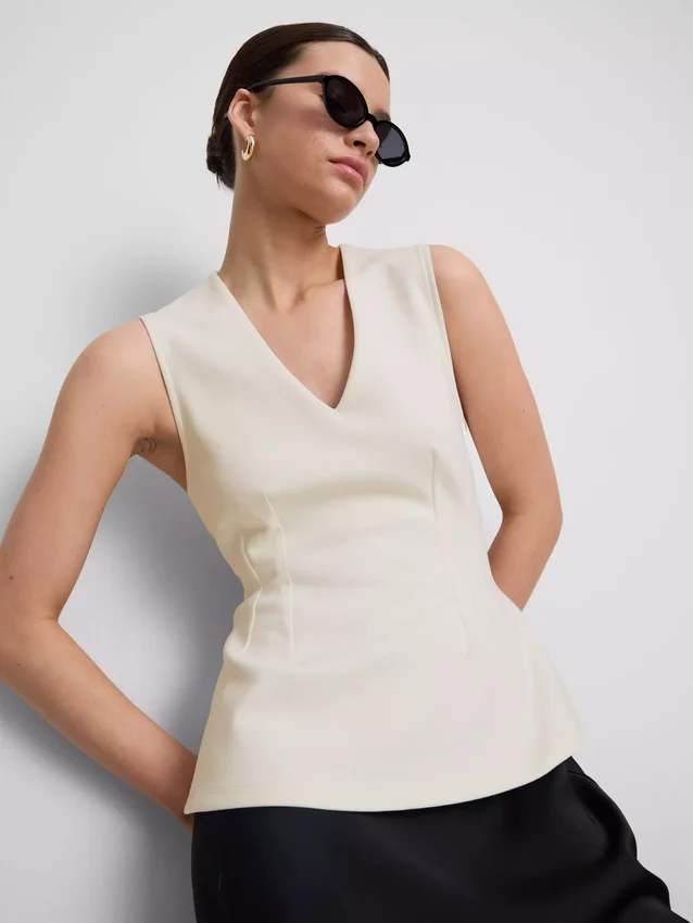 Ärmlös topp med V-ringning och peplum