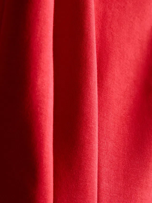 Ärmlös topp med V-ringning och peplum