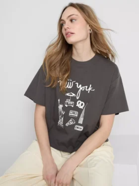 Rät skuren T-shirt i bomull med tryck