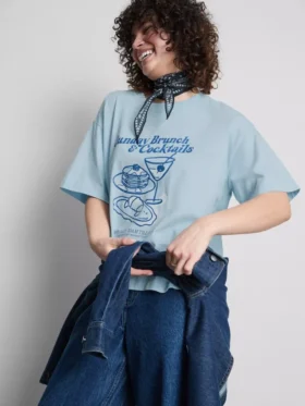 Rät skuren T-shirt i bomull med tryck