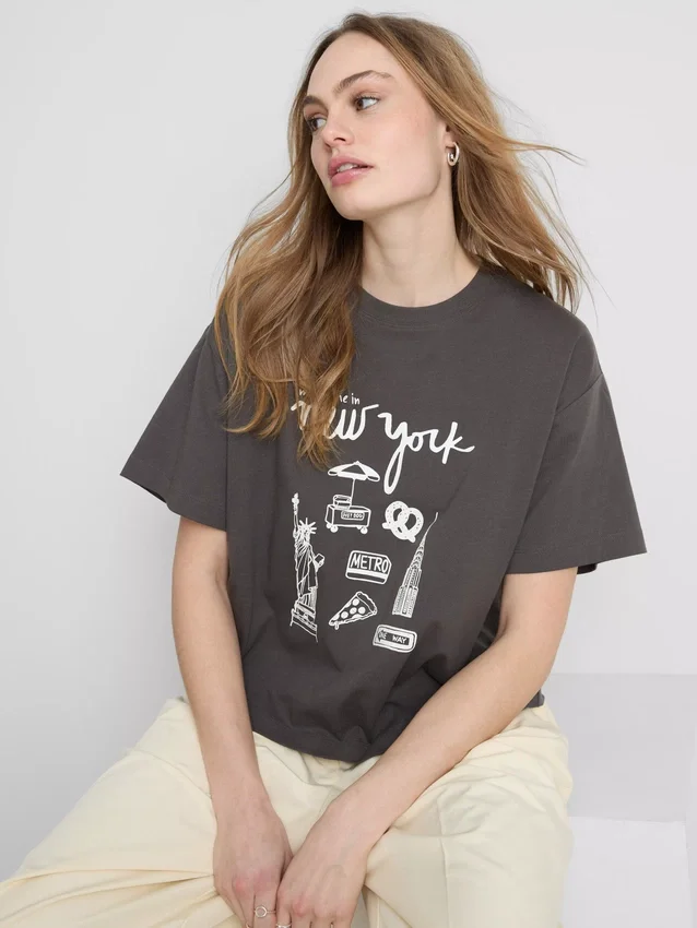 Rät skuren T-shirt i bomull med tryck