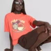 Rät skuren T-shirt i bomull med tryck