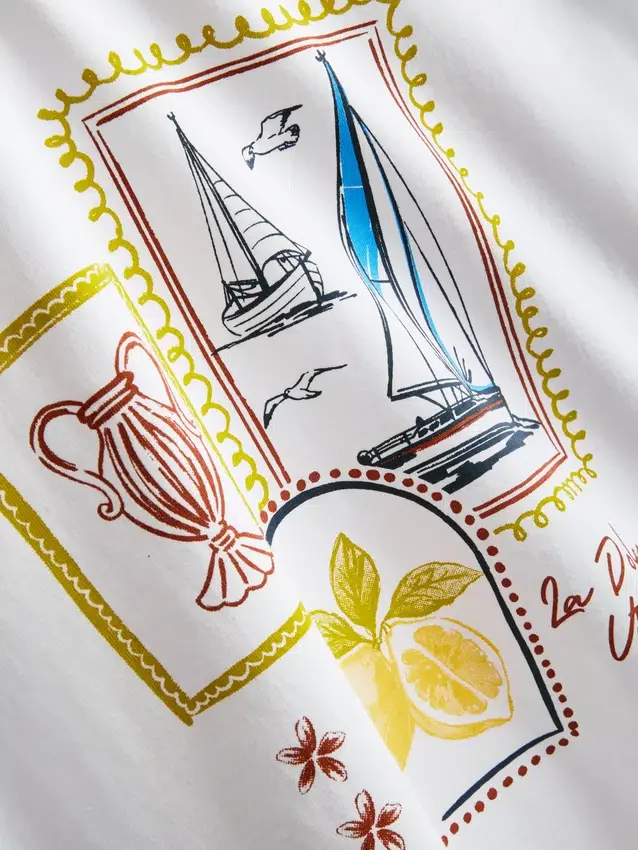 Rät skuren T-shirt i bomull med tryck