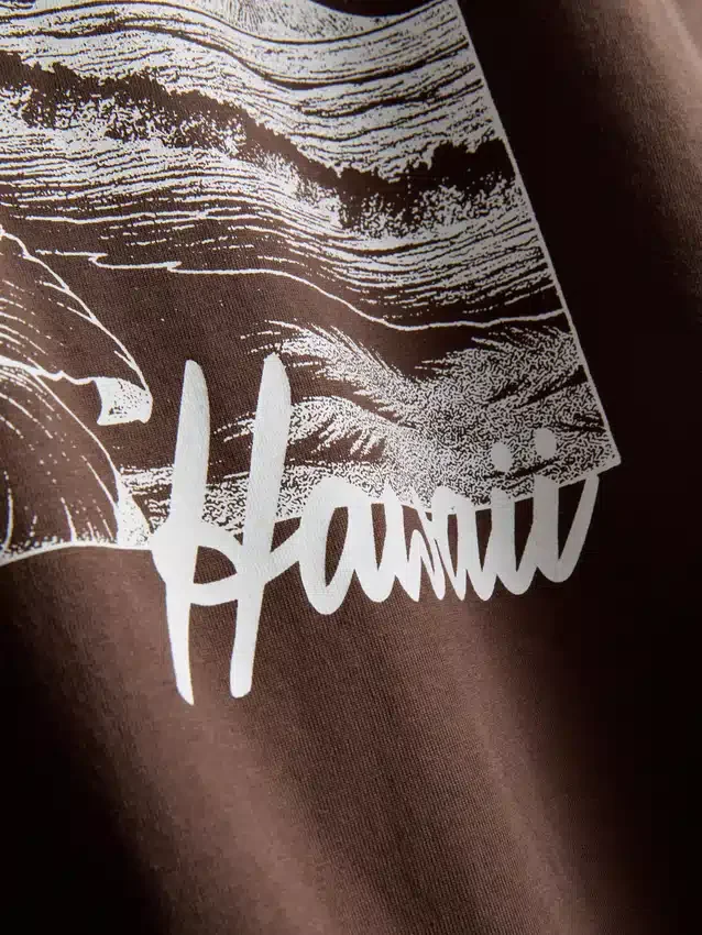 Rät skuren T-shirt i bomull med tryck
