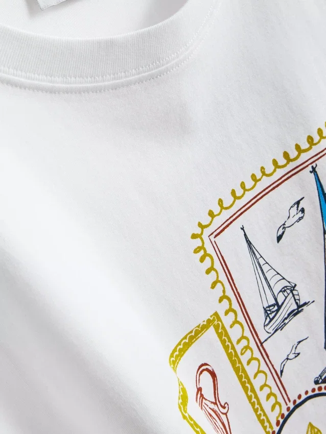 Rät skuren T-shirt i bomull med tryck