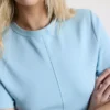 Rätlinjig T-shirt med sömmar i bomullsrik kvalitet