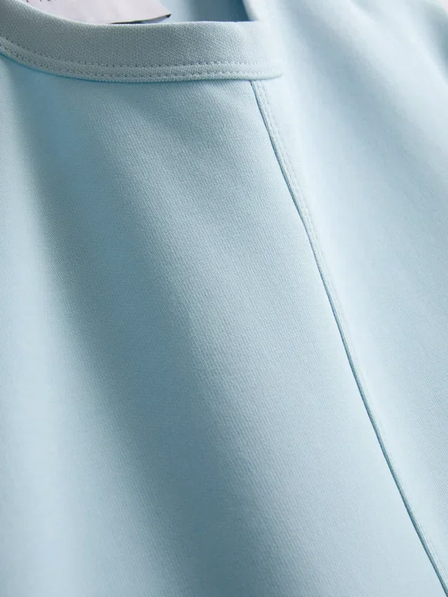 Rätlinjig T-shirt med sömmar i bomullsrik kvalitet