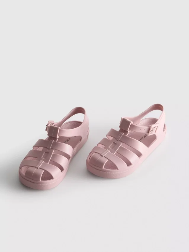 Sandaler i jelly-stil med burdesign