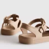 Sandaler i jelly-stil med burdesign