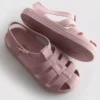 Sandaler i jelly-stil med burdesign