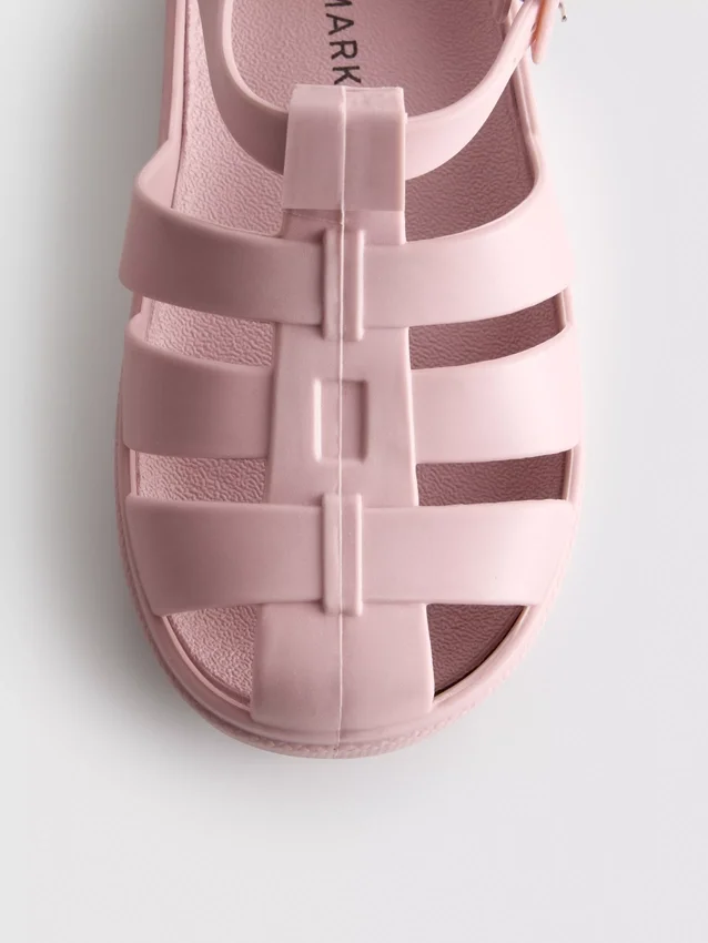 Sandaler i jelly-stil med burdesign
