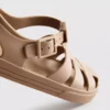 Sandaler i jelly-stil med burdesign
