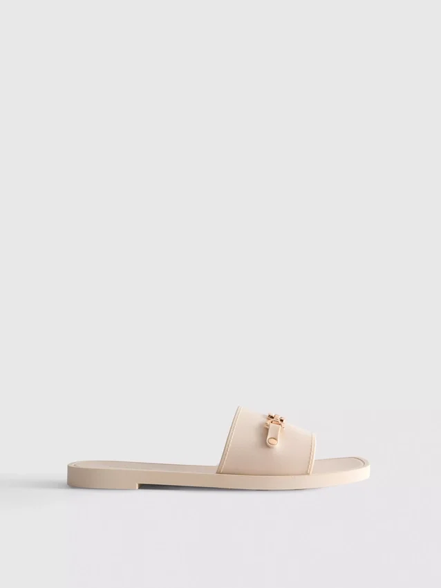 Sandaler i konstläder
