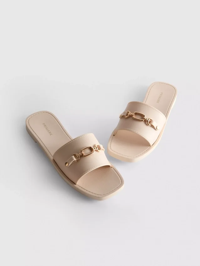 Sandaler i konstläder