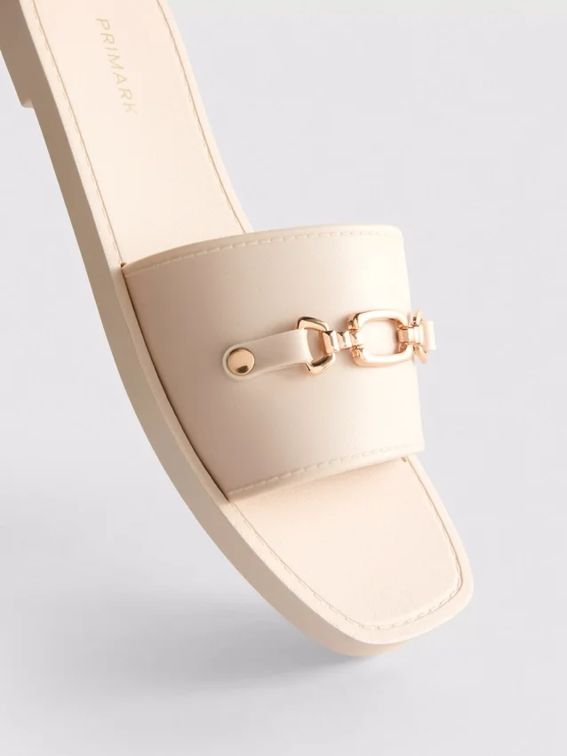 Sandaler i konstläder