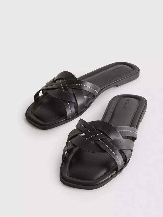 Sandaler i vävt konstläder