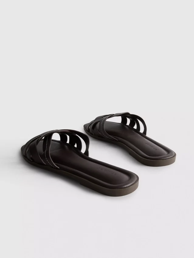 Sandaler i vävt konstläder