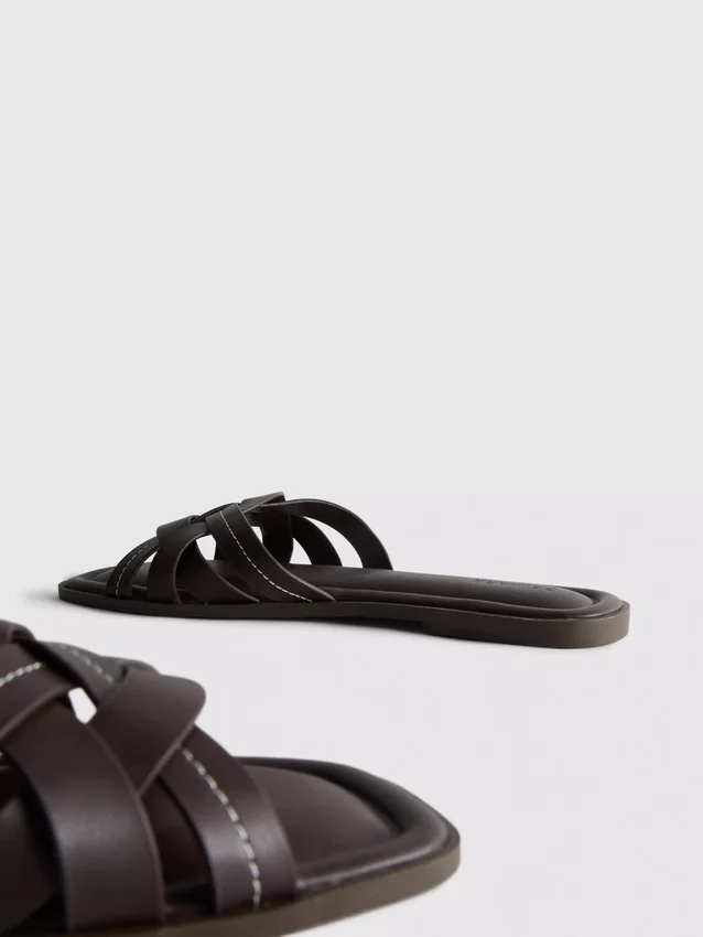 Sandaler i vävt konstläder